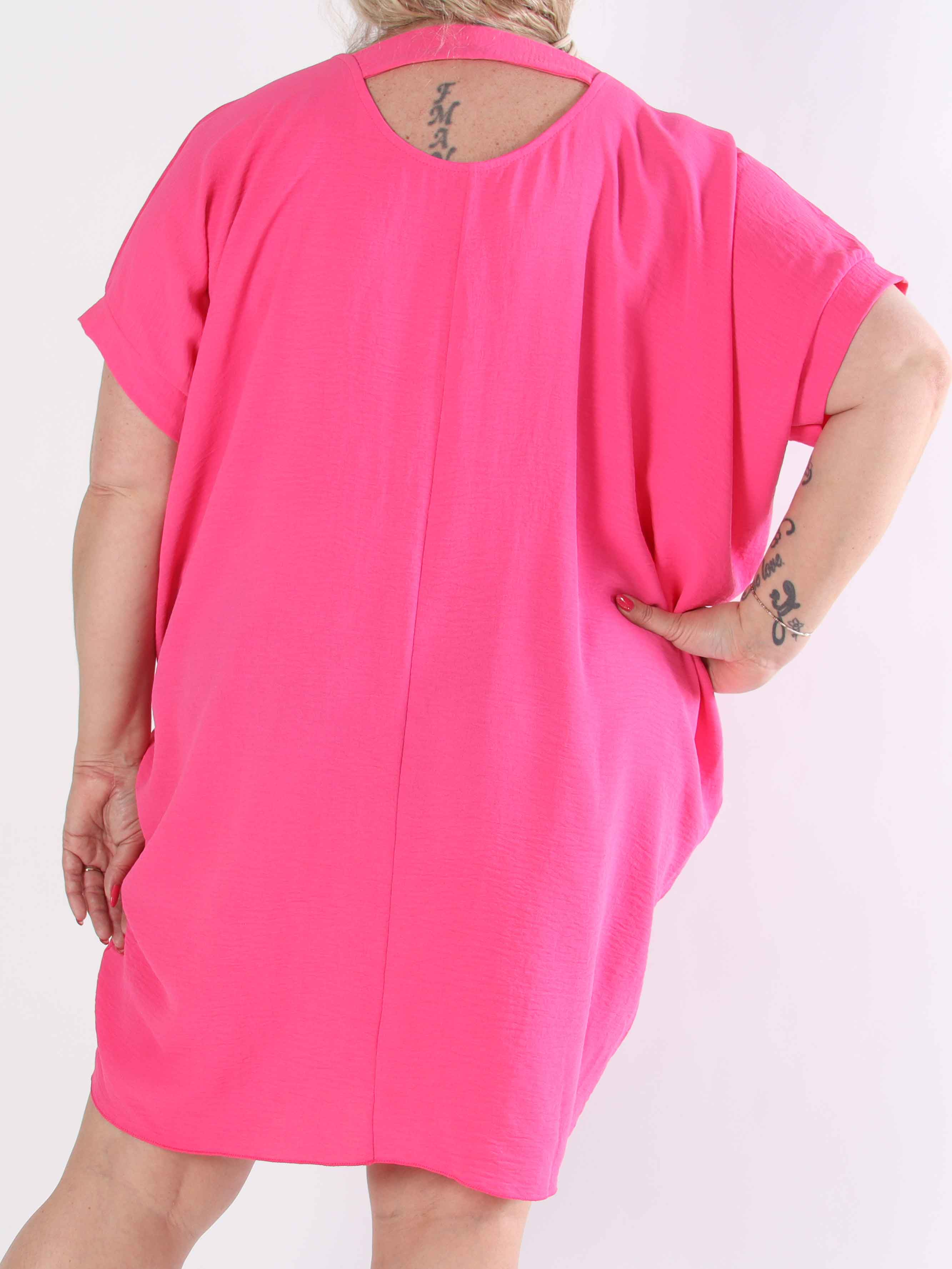 Bine - Söt plus size-klänning i lös passform med guldtryck på bröstet